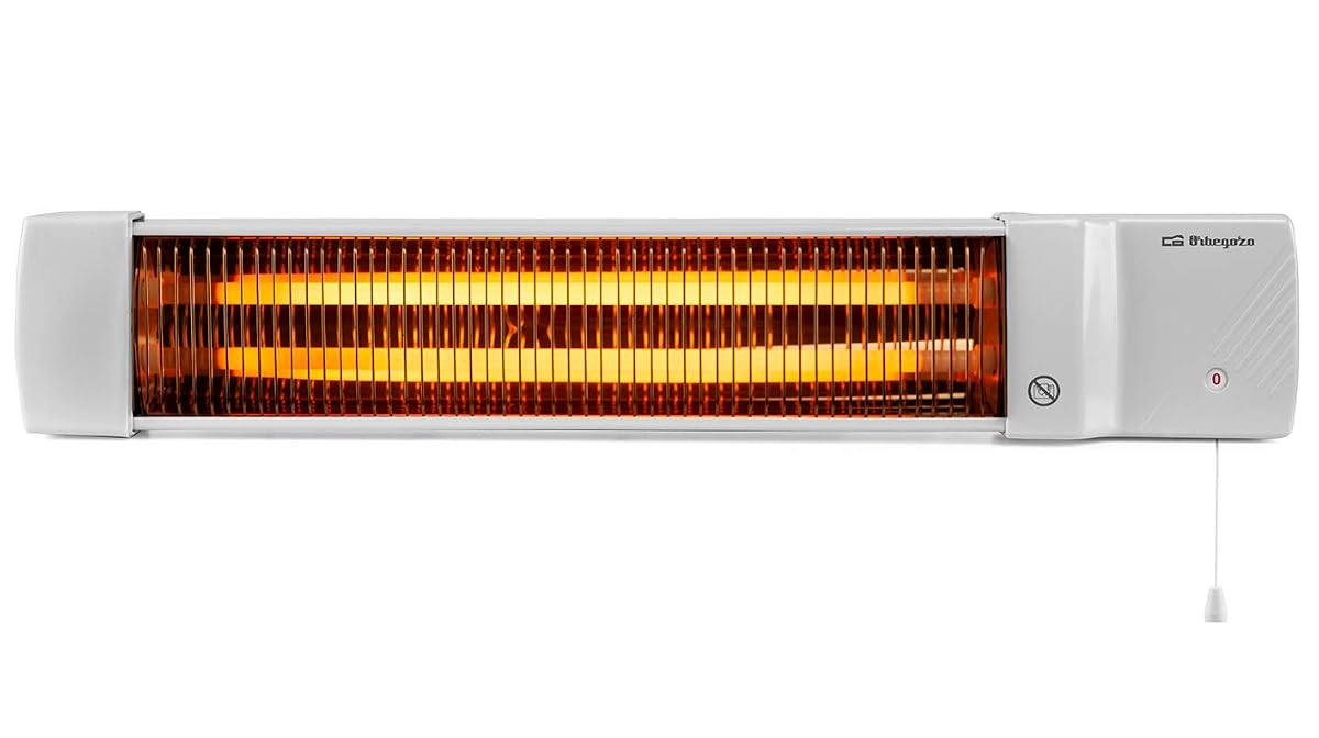 Radiateur quartz blanc Orbegozo BB 5002 fixé au mur d’une salle de bains claire, panneau orienté vers la pièce.