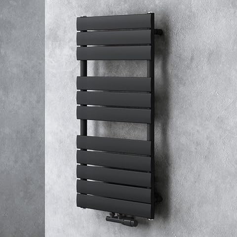Radiateur sèche-serviettes Doporro gris-noir installé au mur d’une salle de bain contemporaine